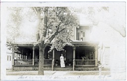 466_PC-Lady on porch